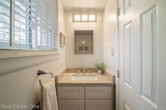 28781 Ravenwood Street, Farmington Hills, MI 48334