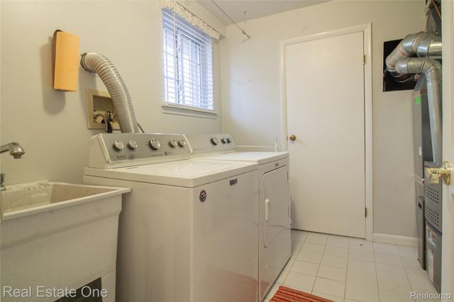 28781 Ravenwood Street, Farmington Hills, MI 48334