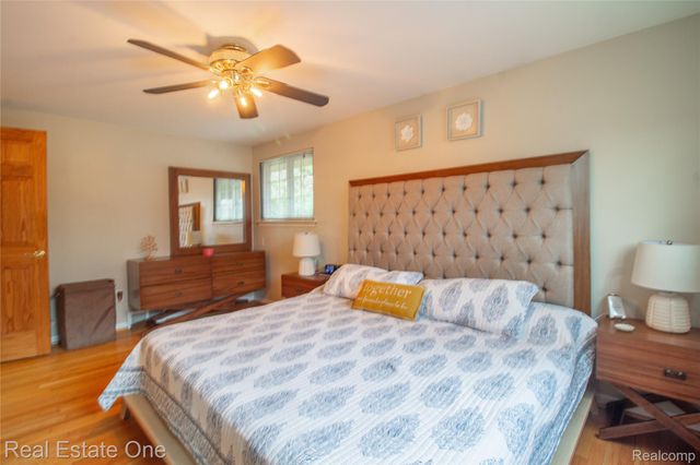 28781 Ravenwood Street, Farmington Hills, MI 48334