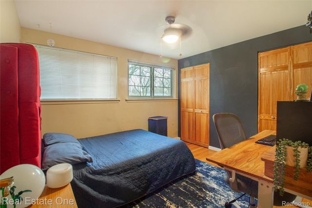 28781 Ravenwood Street, Farmington Hills, MI 48334