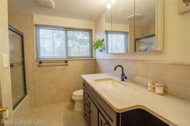 28781 Ravenwood Street, Farmington Hills, MI 48334