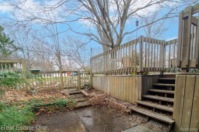 28781 Ravenwood Street, Farmington Hills, MI 48334