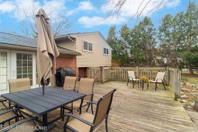 28781 Ravenwood Street, Farmington Hills, MI 48334