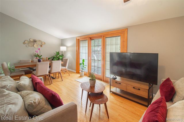 28781 Ravenwood Street, Farmington Hills, MI 48334