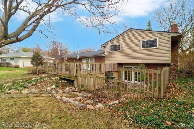 28781 Ravenwood Street, Farmington Hills, MI 48334