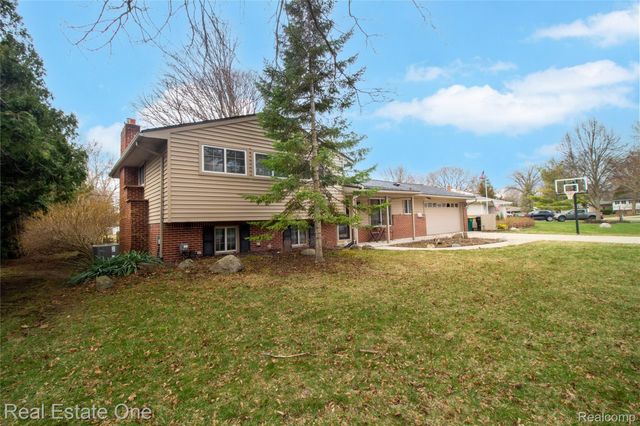 28781 Ravenwood Street, Farmington Hills, MI 48334