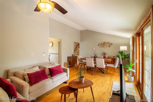 28781 Ravenwood Street, Farmington Hills, MI 48334