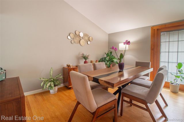 28781 Ravenwood Street, Farmington Hills, MI 48334