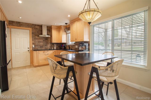 28781 Ravenwood Street, Farmington Hills, MI 48334