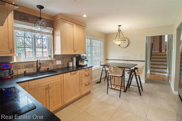 28781 Ravenwood Street, Farmington Hills, MI 48334