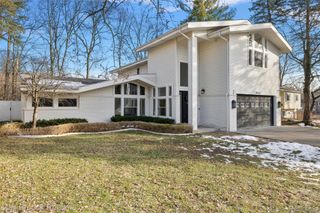 5645 Eastman Boulevard, West Bloomfield Charter Township, MI 48323
