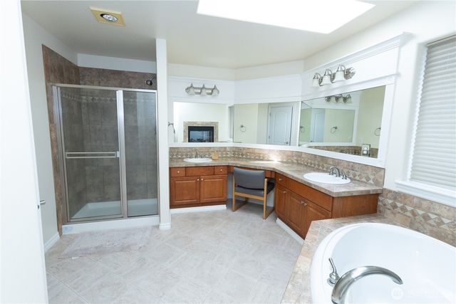 11816 SE 240th Place, Kent, WA 98030