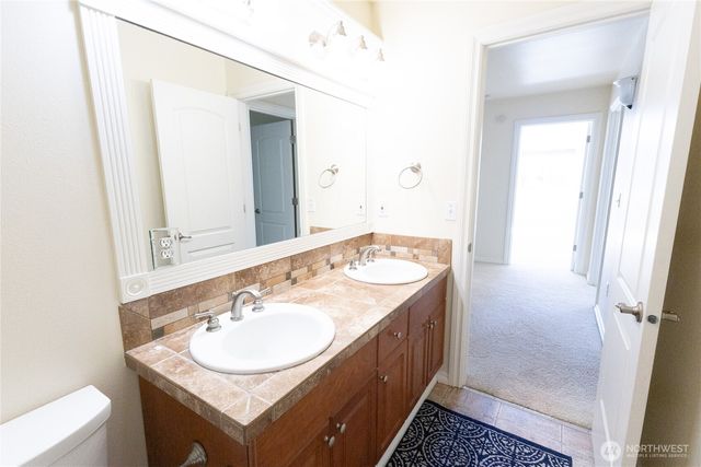 11816 SE 240th Place, Kent, WA 98030