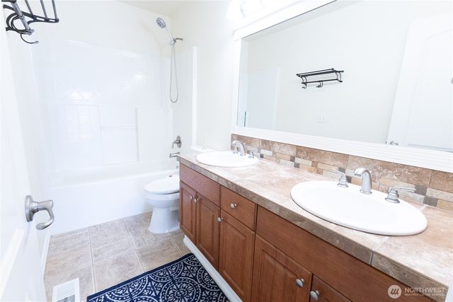 11816 SE 240th Place, Kent, WA 98030