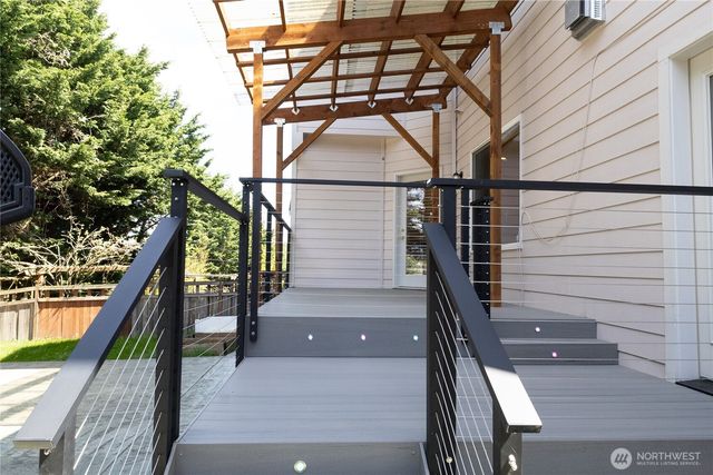 11816 SE 240th Place, Kent, WA 98030