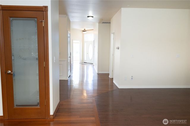 11816 SE 240th Place, Kent, WA 98030