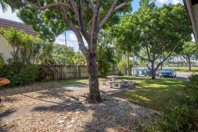 5230 NE 14th Way, Fort Lauderdale, FL 33334