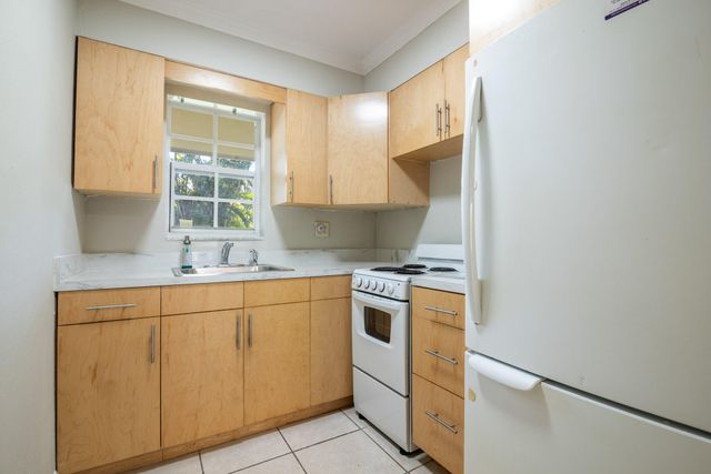 5230 NE 14th Way, Fort Lauderdale, FL 33334