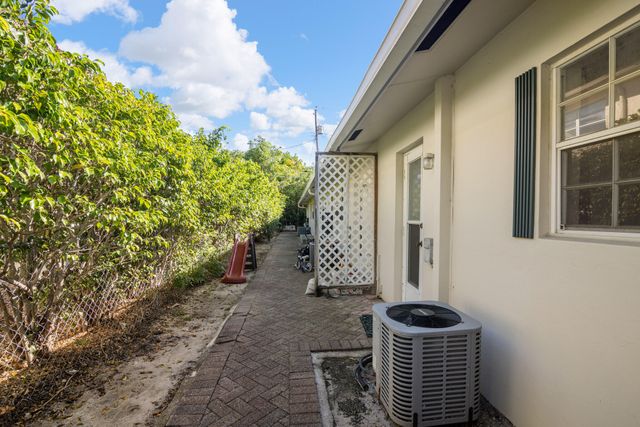 5230 NE 14th Way, Fort Lauderdale, FL 33334