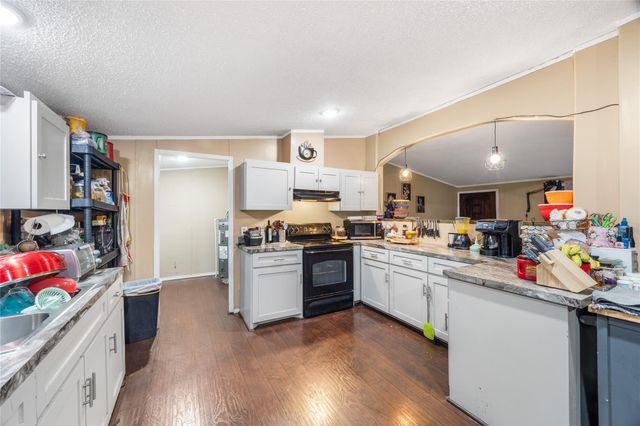 214 Lochness Drive, Highlands, TX 77562