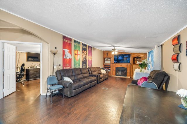 214 Lochness Drive, Highlands, TX 77562