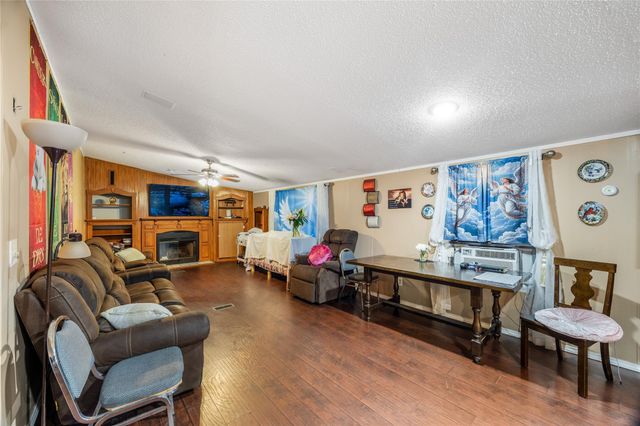 214 Lochness Drive, Highlands, TX 77562