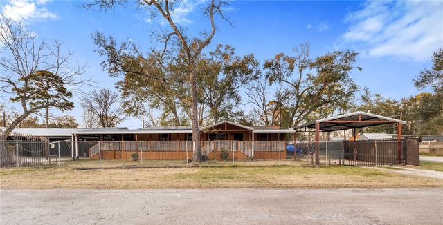214 Lochness Drive, Highlands, TX 77562
