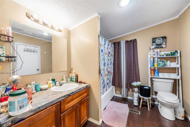 214 Lochness Drive, Highlands, TX 77562