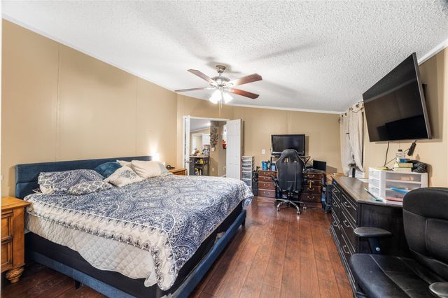 214 Lochness Drive, Highlands, TX 77562