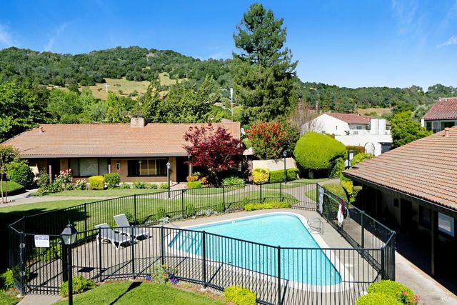 169 Guadalupe Dr, Sonoma, CA 95476