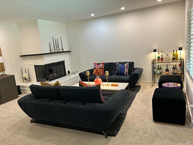 169 Guadalupe Dr, Sonoma, CA 95476