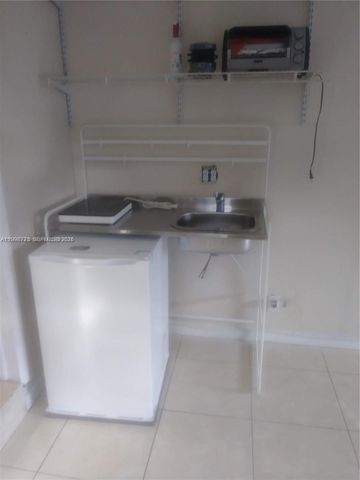 **** Thomas St 1, Hollywood, FL 33021