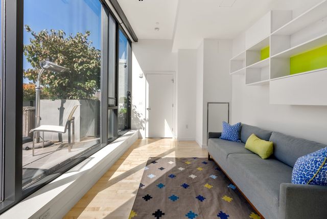 346 Congress St PH1, Boston, MA 02210