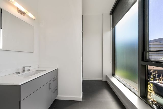 346 Congress St PH1, Boston, MA 02210