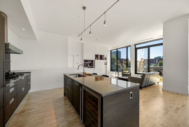 346 Congress St PH1, Boston, MA 02210
