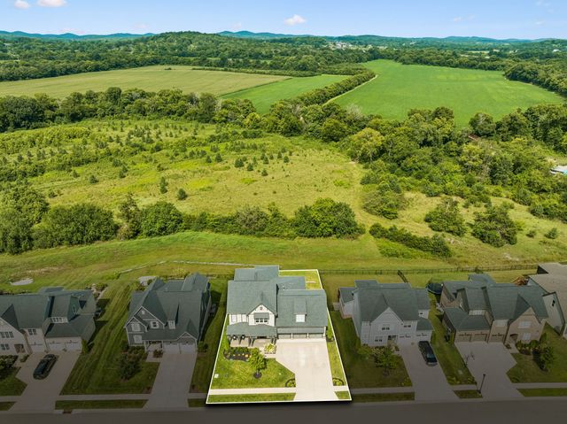 7620 Delancey Dr, College Grove, TN 37046