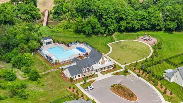 7620 Delancey Dr, College Grove, TN 37046