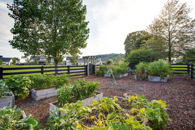 7620 Delancey Dr, College Grove, TN 37046