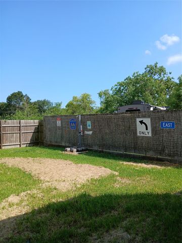 333 9th Street, Dickinson, TX 77539