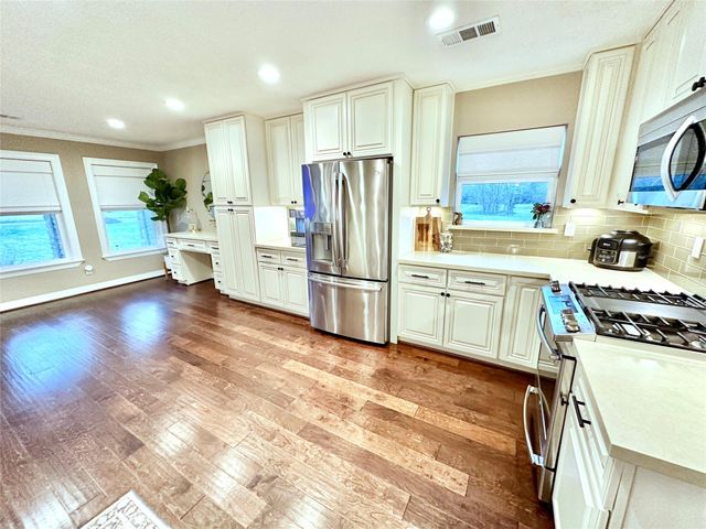 510 N Shadowbend Avenue, Friendswood, TX 77546