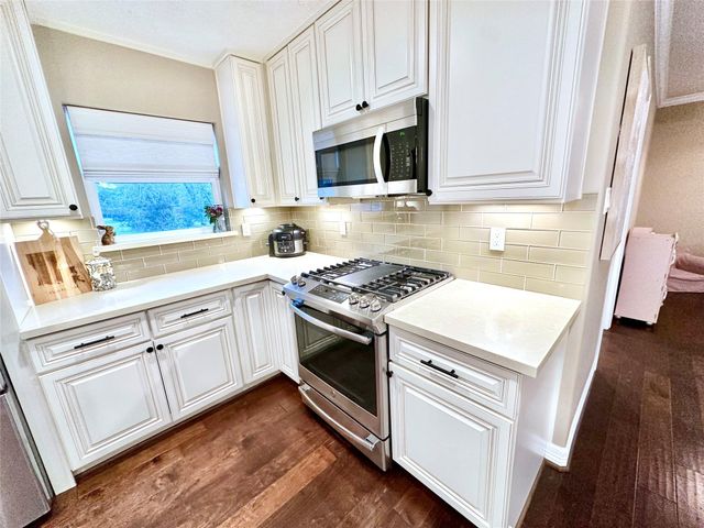 510 N Shadowbend Avenue, Friendswood, TX 77546