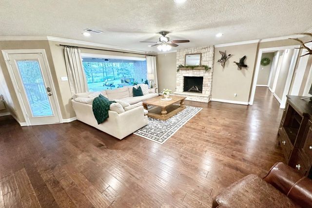 510 N Shadowbend Avenue, Friendswood, TX 77546