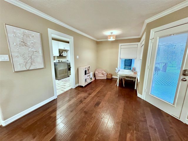 510 N Shadowbend Avenue, Friendswood, TX 77546