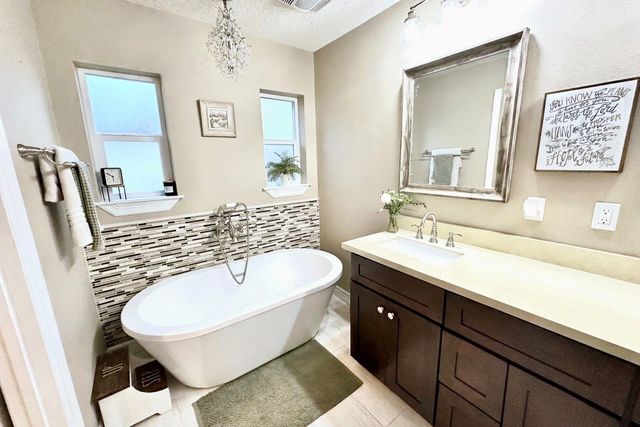 510 N Shadowbend Avenue, Friendswood, TX 77546