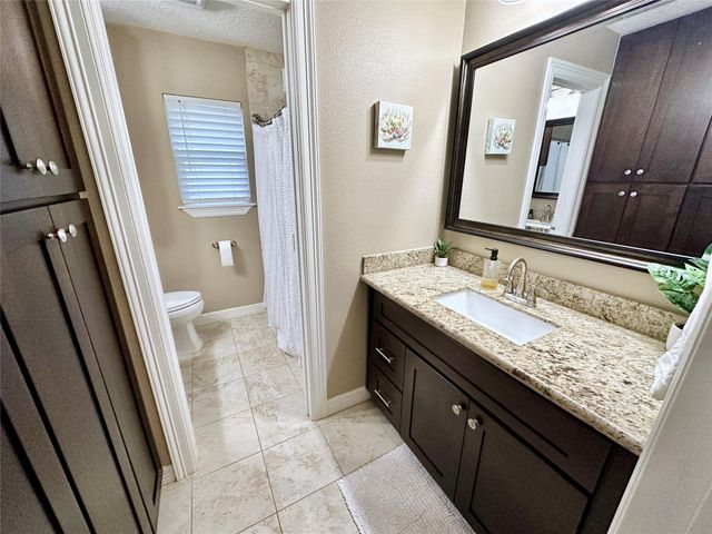 510 N Shadowbend Avenue, Friendswood, TX 77546