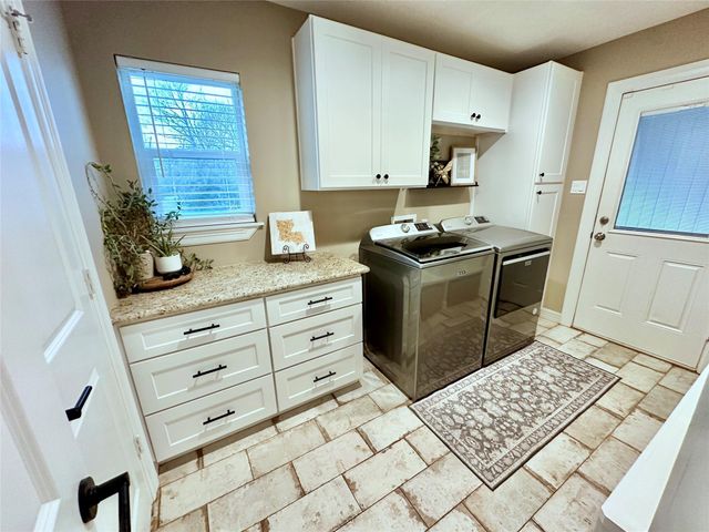 510 N Shadowbend Avenue, Friendswood, TX 77546