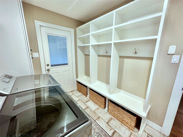 510 N Shadowbend Avenue, Friendswood, TX 77546