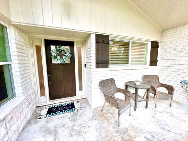 510 N Shadowbend Avenue, Friendswood, TX 77546