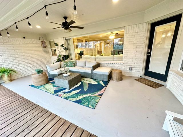 510 N Shadowbend Avenue, Friendswood, TX 77546