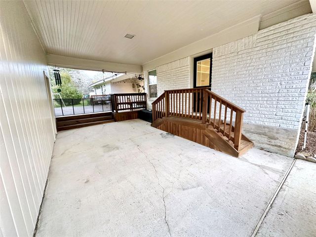 510 N Shadowbend Avenue, Friendswood, TX 77546